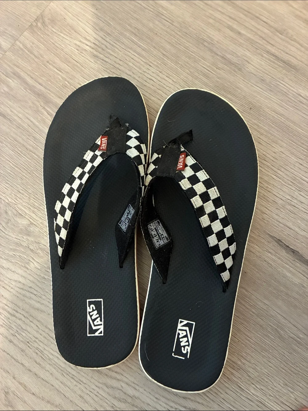 Vans mens Black & White Checkerboard Flip Flop Sandals